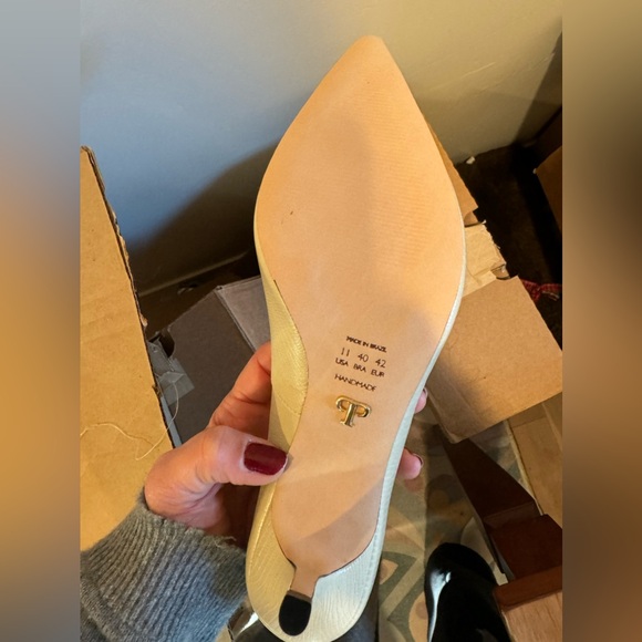 New, never worn. Paula Torres size 11. Gorgeous shoe - Picture 3 of 4